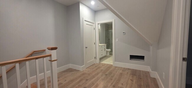 Building Photo - 124 Kenrick St