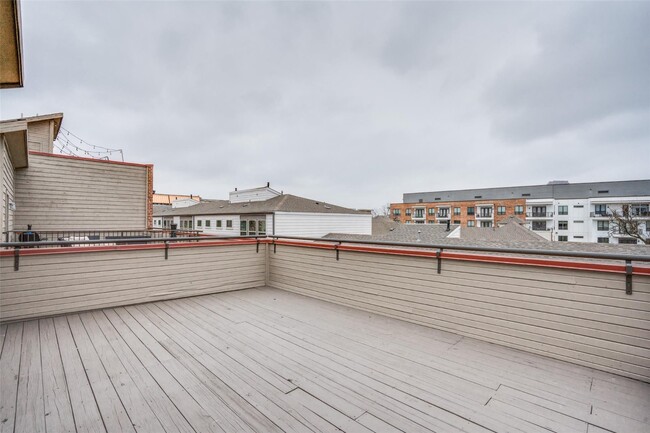 Building Photo - Beautiful townhome featuring granite countertops, hard wood floors, and a small private yard grea...