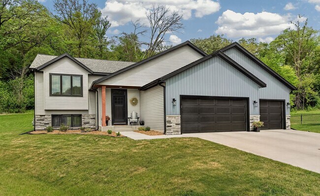 Building Photo - 5411 Destination Ln
