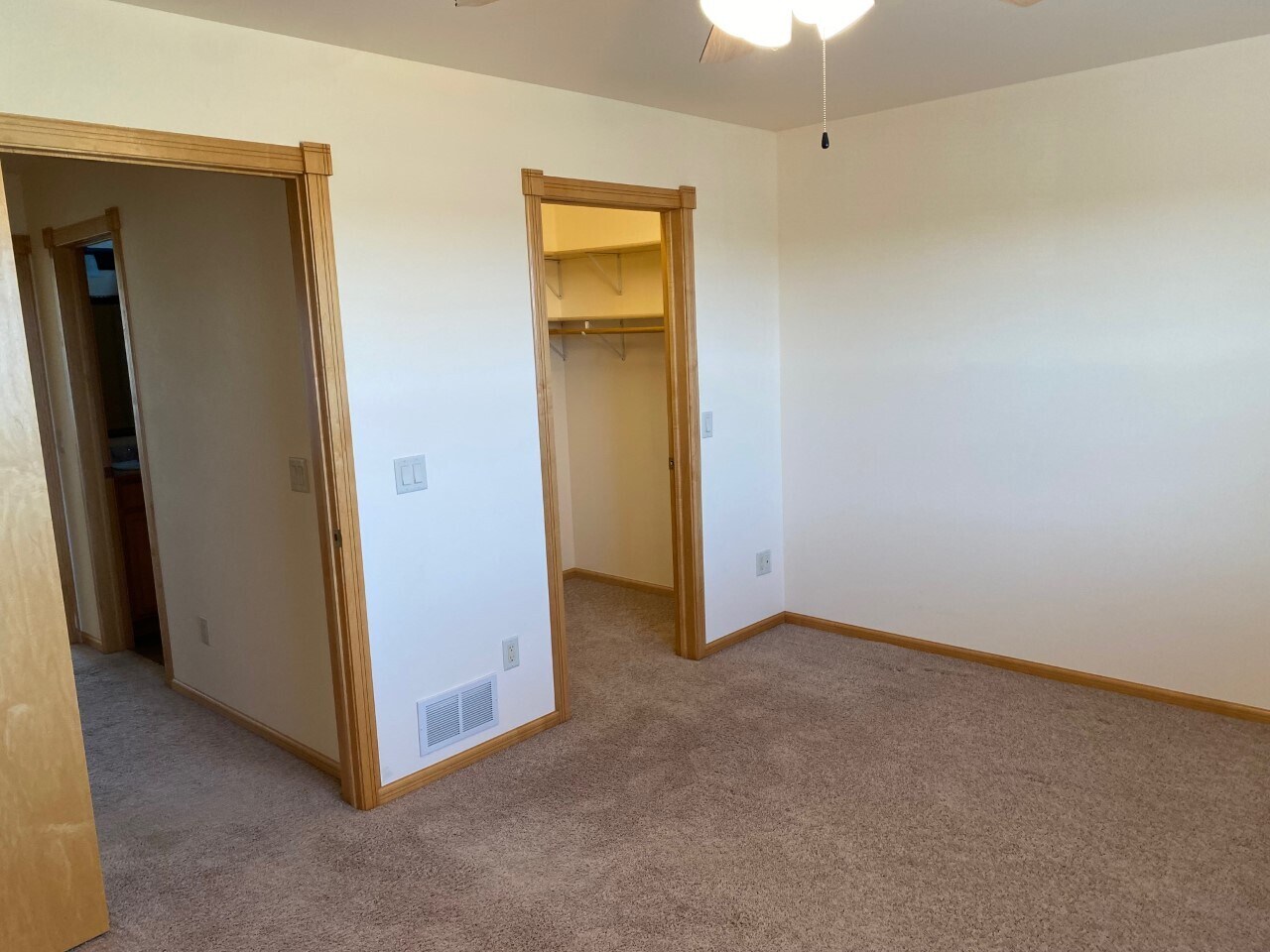 Building Photo - 241 N Alpine Pky