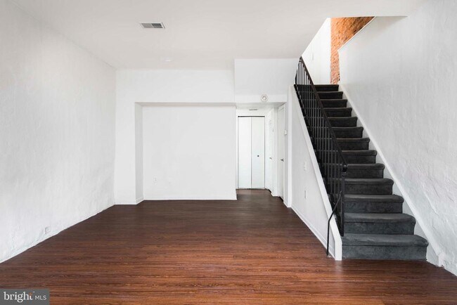 Building Photo - 2031 South St