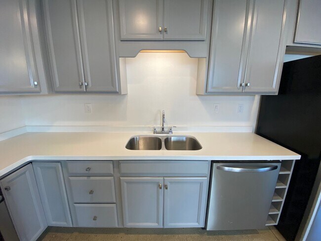 Building Photo - 1540 Park St