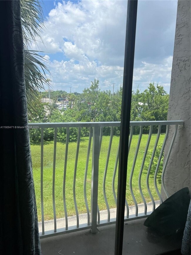 Building Photo - 500 NE 2nd St