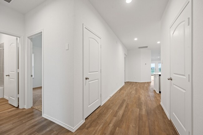 Building Photo - 6011 Bella Breeze Dr