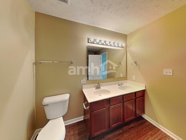 Building Photo - 1376 Blue Ridge Ln