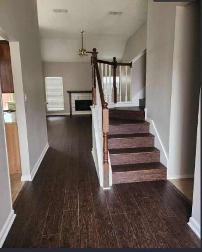 Building Photo - Beautiful 3 Bed 2.5 Bath Home in Grand Prairie, TX