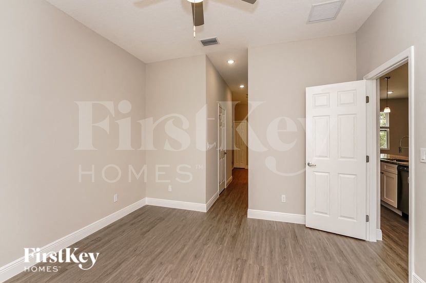 Building Photo - 612 Reading St SE