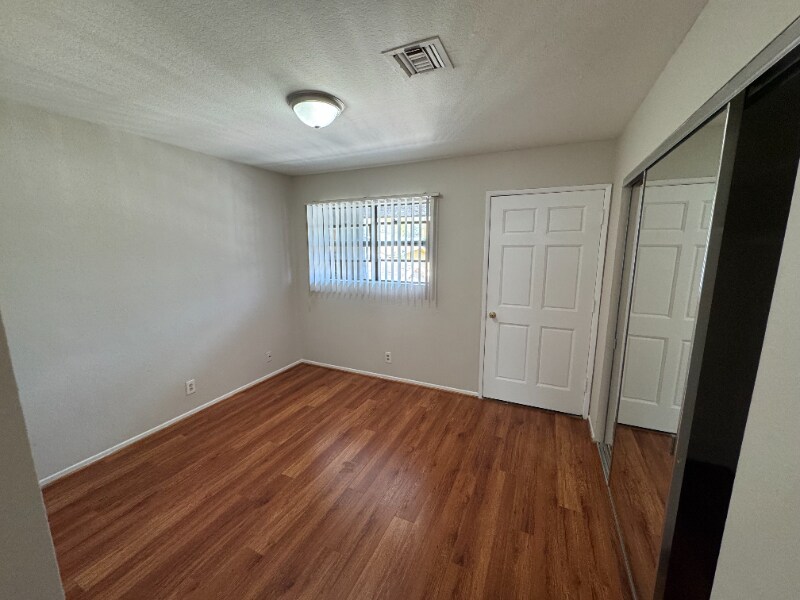 Building Photo - 514 E Valencia Ave