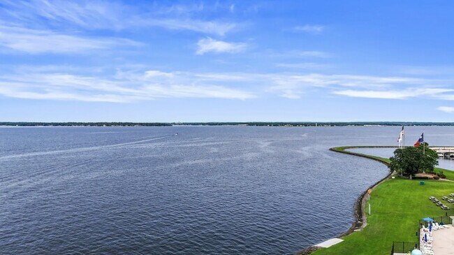 Building Photo - 13633 Hidden Valley Dr