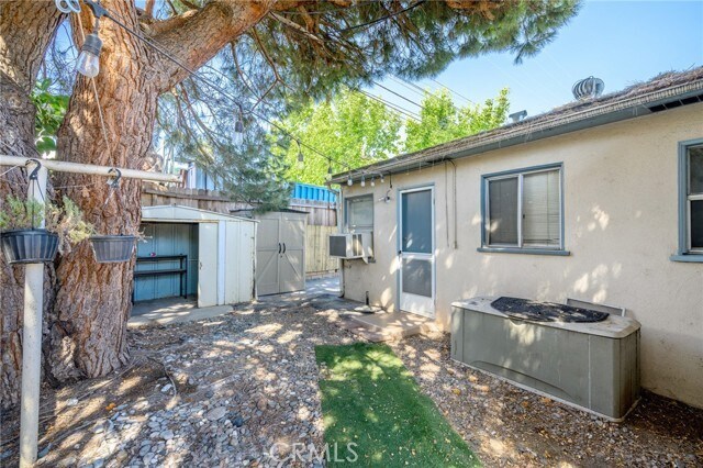 Building Photo - 2025 Broadview Dr
