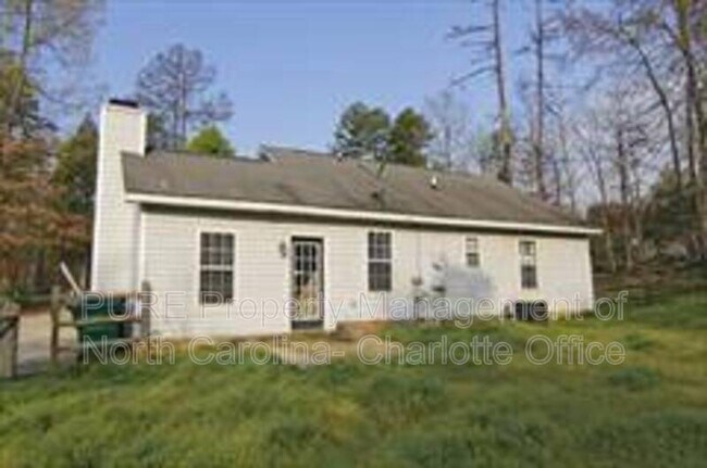 Building Photo - 1109 Ashford St