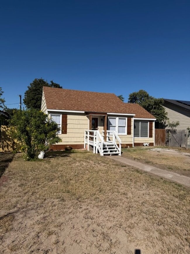 Building Photo - 1005 N 3rd St