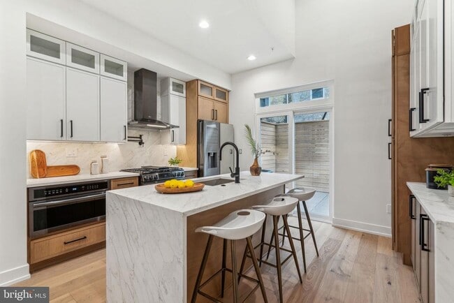 Building Photo - 1106 N Bodine St