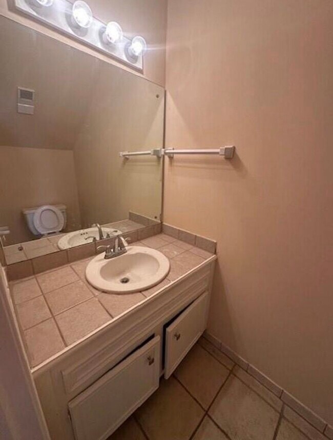 Building Photo - 5921 Arncliffe Dr