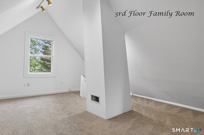 Building Photo - 95 Parrott Ave