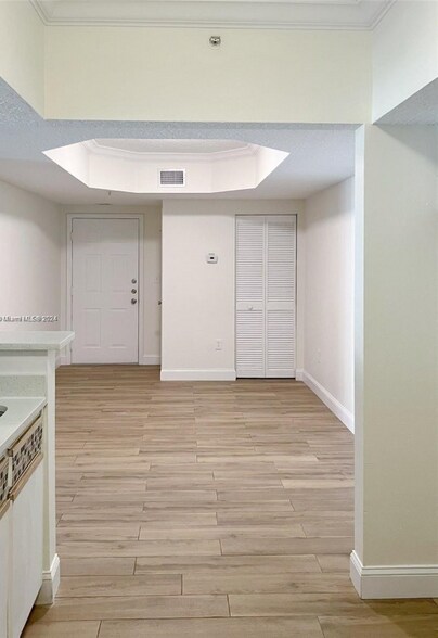 Building Photo - 140 SW 117th Ave