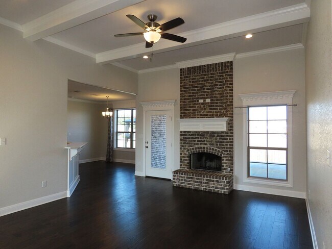 Building Photo - Gorgeous 3 Bedroom, 2 Bath Home in South Tyler! Tyler ISD: Jack Elementary