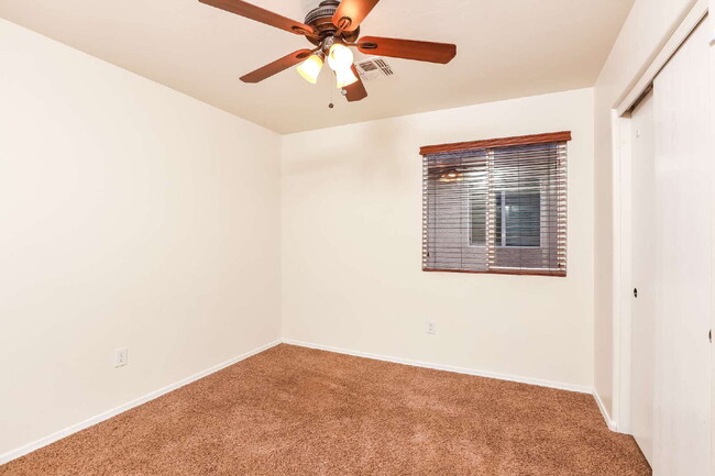 Building Photo - 5082 E Kittentails Dr