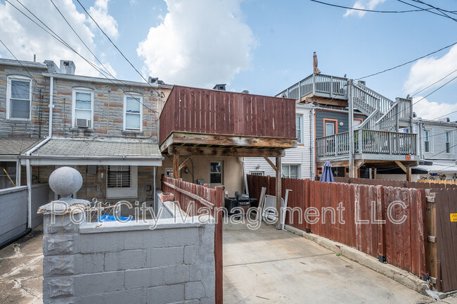 Building Photo - 131 S Bouldin St