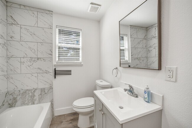 Building Photo - 307 Penick Rd