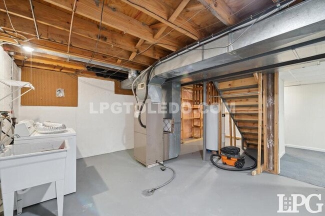 Building Photo - 2121 Bromford Rd