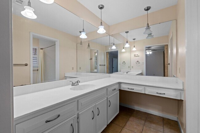 Building Photo - 10305 Caracara Dr