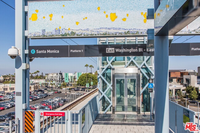 Building Photo - 8770 Washington Blvd