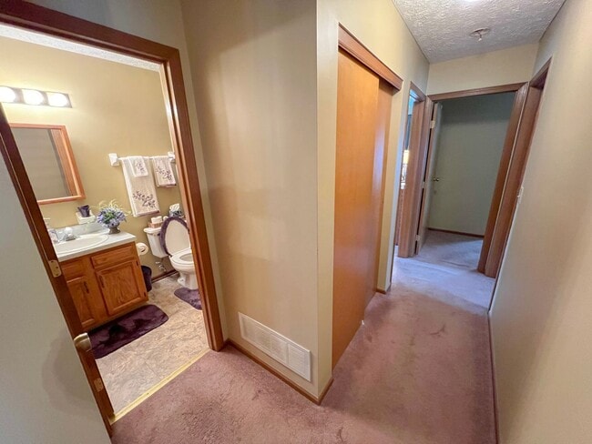 Building Photo - Stunning Rental Home in Indian Creek - Rey...