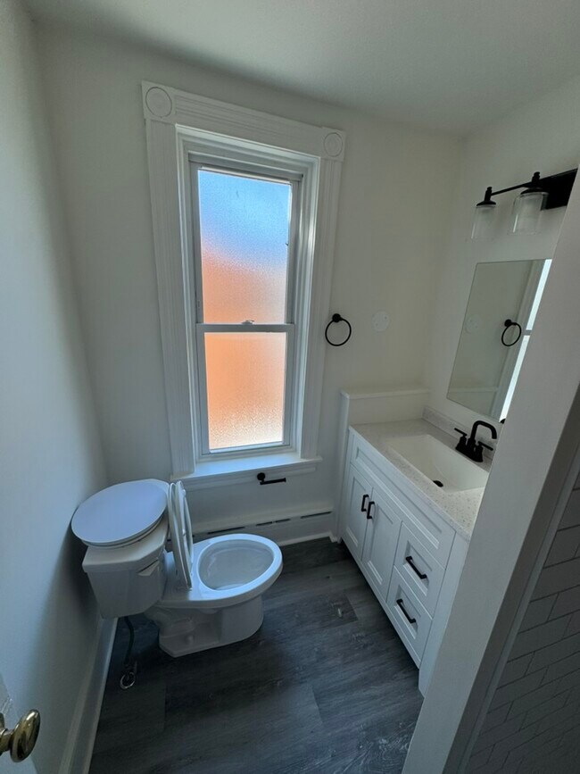 Building Photo - 126 College Ave