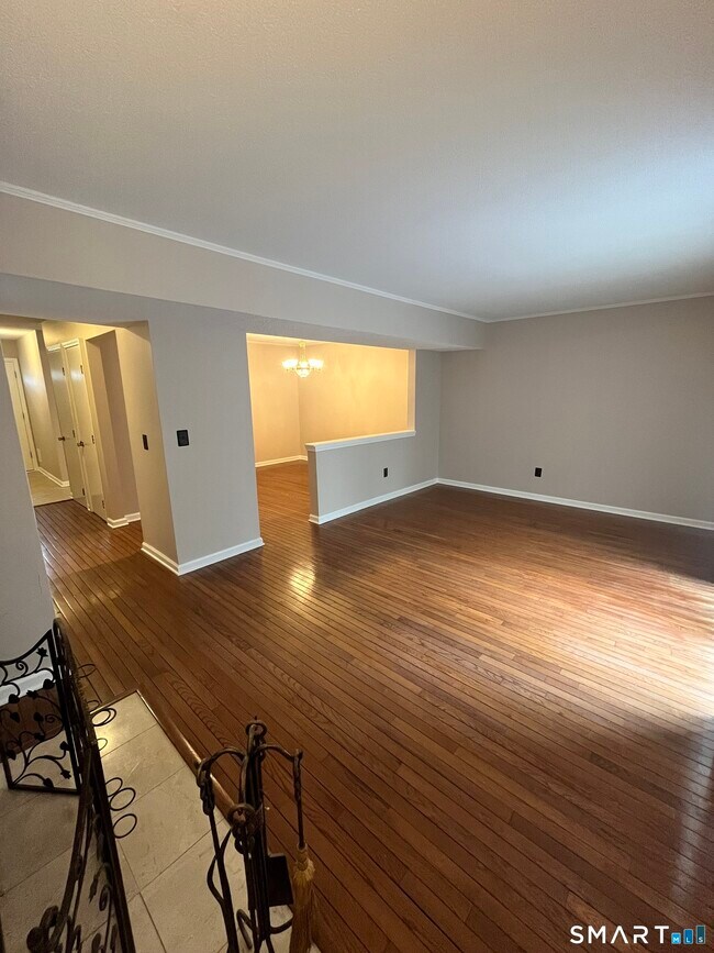 Building Photo - 25 Padanaram Rd