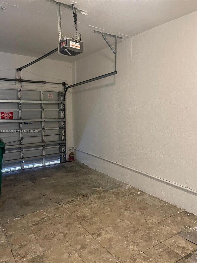 Building Photo - 12437 SW 125th Terrace