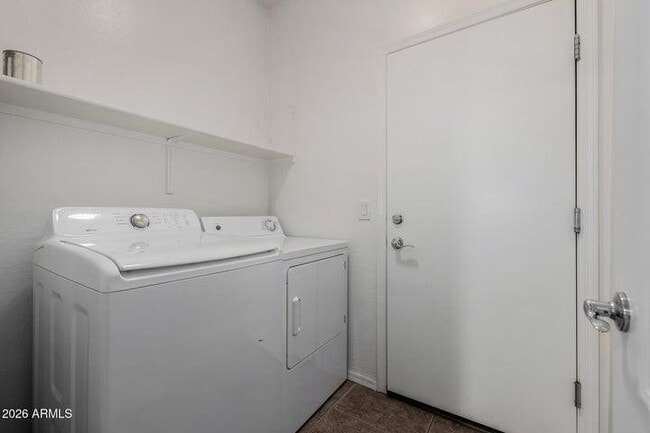 Building Photo - 2854 S Peel Dr