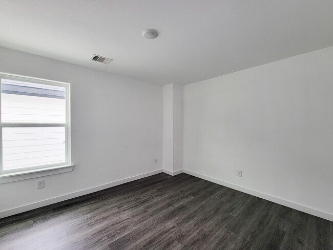 Building Photo - 8122 Sterlingshire St