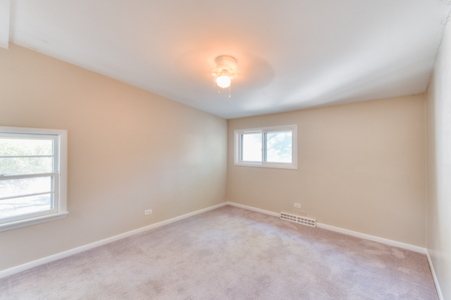 Building Photo - 25420 Golfview Ave