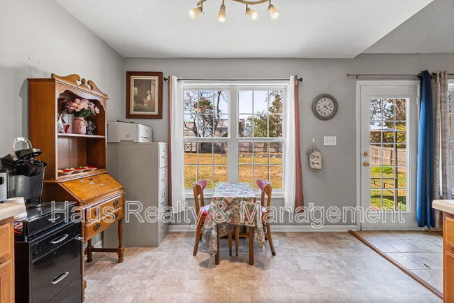 Building Photo - 674 Superior Ln