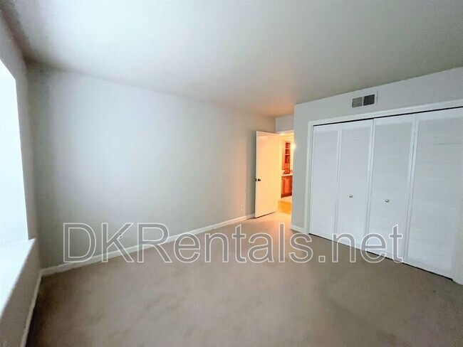 Building Photo - 82 Montre Square NW