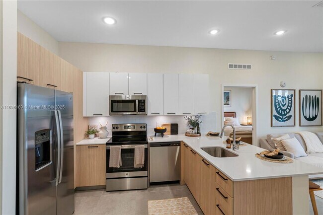 Primary Photo - 16395 Biscayne Blvd