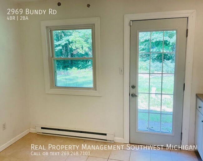Building Photo - 4 Bedroom Single Family Home
