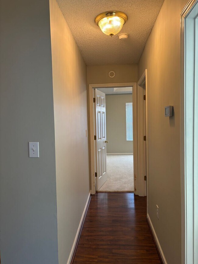 Building Photo - Charming 3 Bed 2 Bath in a gated community!!