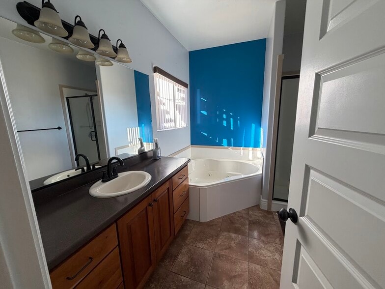 Building Photo - 818 S 4425 W