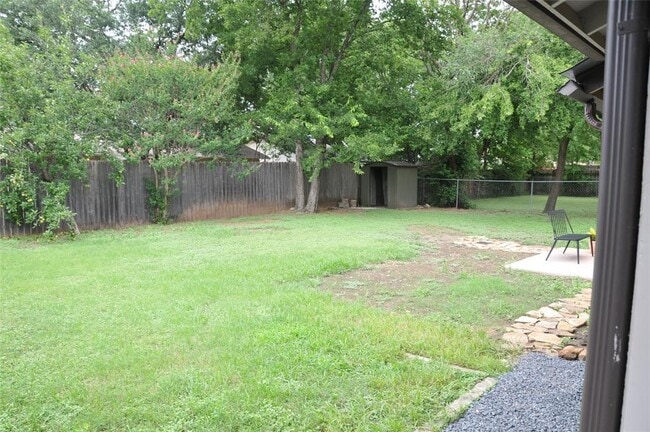 Building Photo - 2610 Carlow Dr