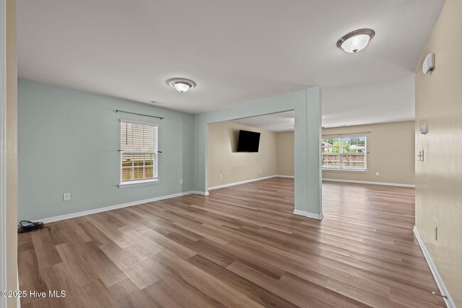 Building Photo - 305 Frida Rd