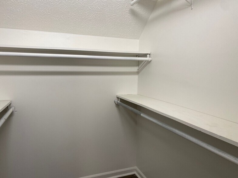 Building Photo - 255 Foxworth Dr