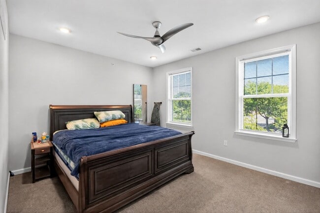 Building Photo - Spacious 3BR Condo in Highland Park