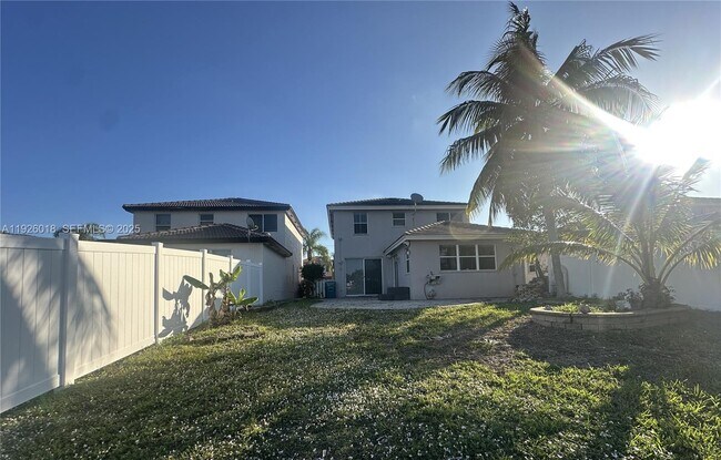 Building Photo - 6839 NW 69th Ct