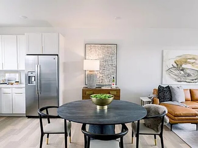 Building Photo - 1345 Keosauqua Way