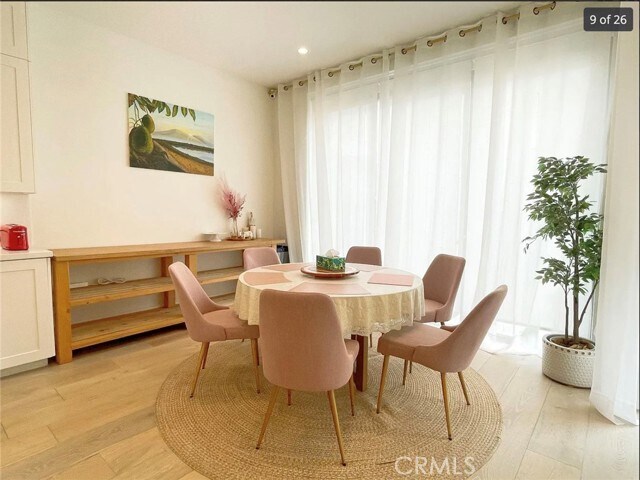 Building Photo - 120 Statura