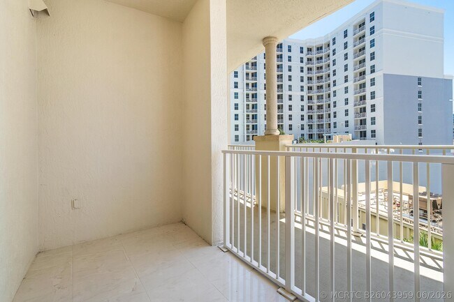 Building Photo - 201 S Narcissus Ave