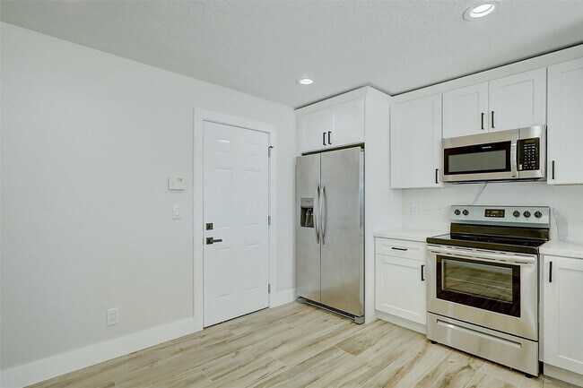 Building Photo - 1956 SW Jamesport Dr