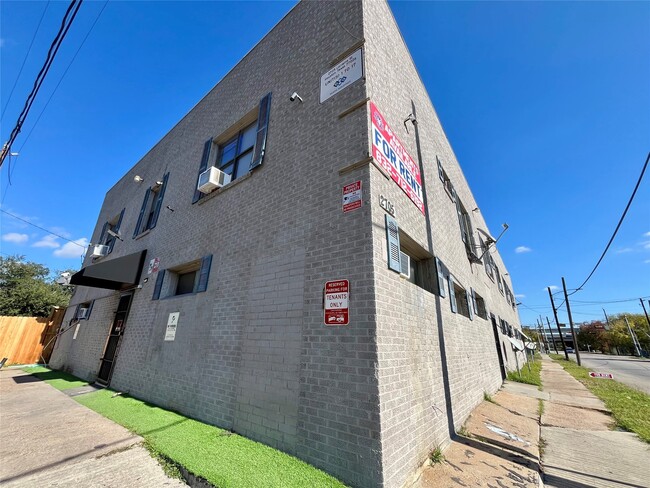 Building Photo - 2705 Lorraine St